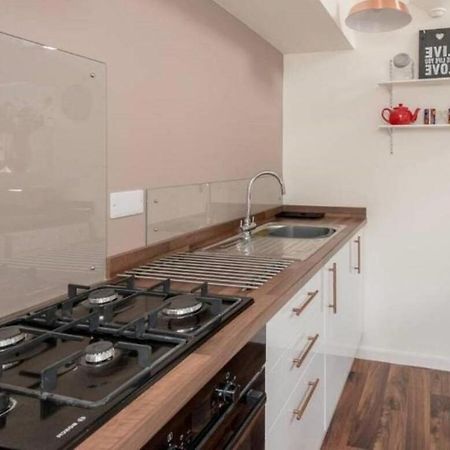 Appartamento Joivy Loft At The Brewery With Free Parking Edimburgo Esterno foto