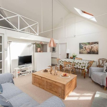 Appartamento Joivy Loft At The Brewery With Free Parking Edimburgo Esterno foto