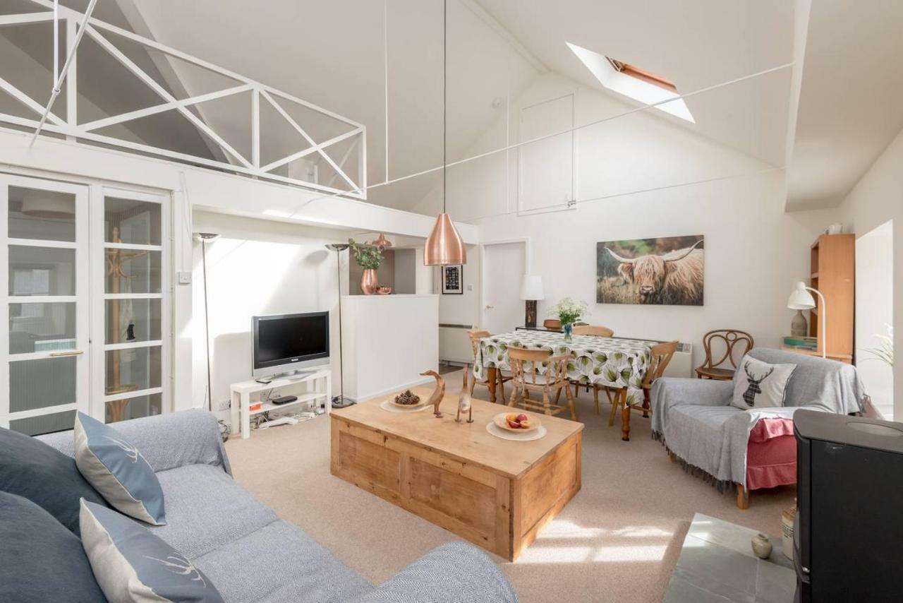 Appartamento Joivy Loft At The Brewery With Free Parking Edimburgo Esterno foto